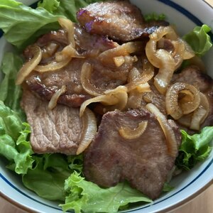 たっぷりキャベツの牛カルビ丼  わさび添え